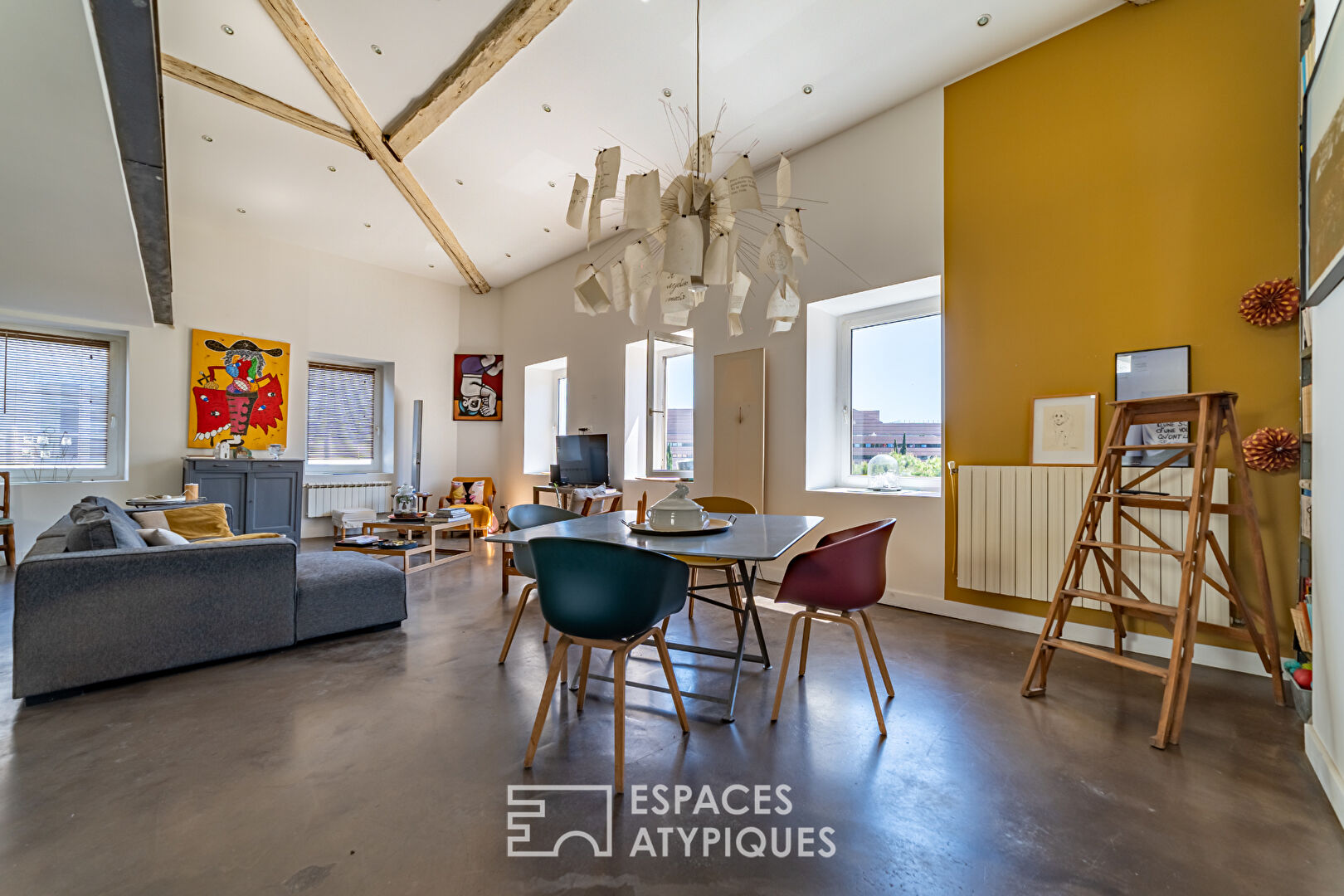 Loft d’exception en dernier étage : vivez au sommet !