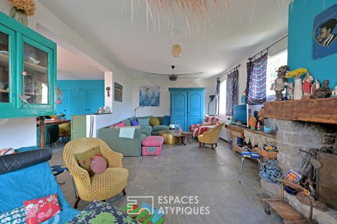 Maison singulière au bas du Mont Saint-Clair