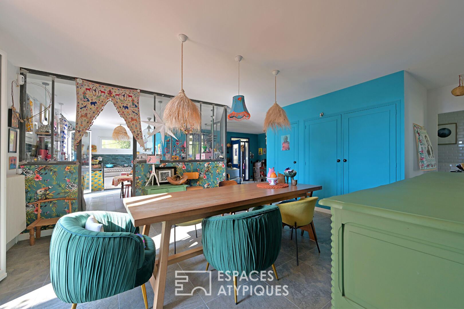 Maison singulière au bas du Mont Saint-Clair