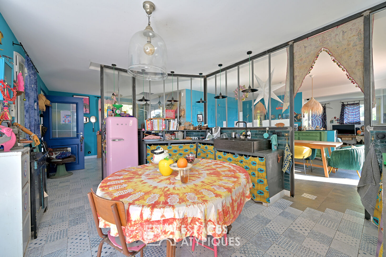 Maison singulière au bas du Mont Saint-Clair