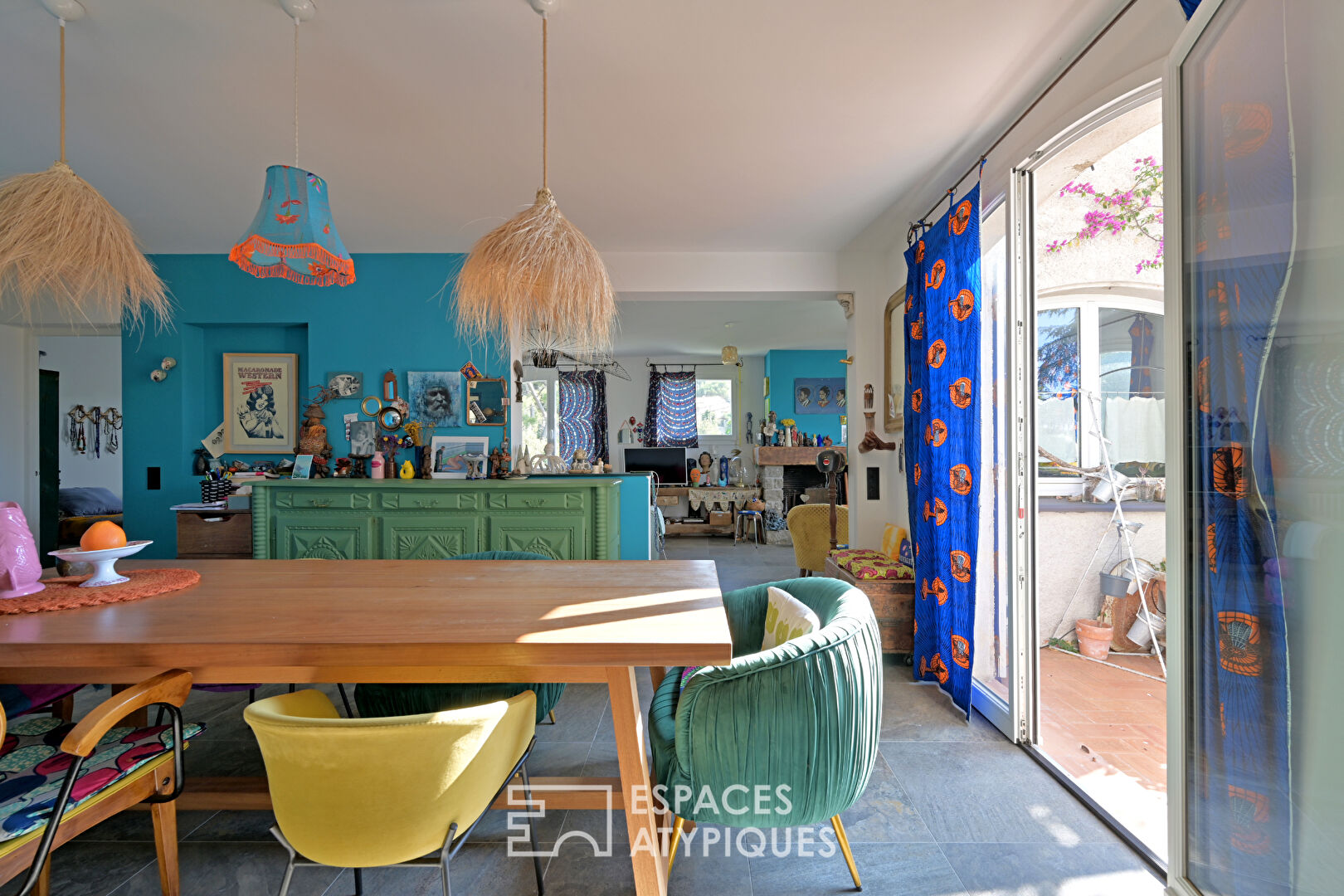 Maison singulière au bas du Mont Saint-Clair