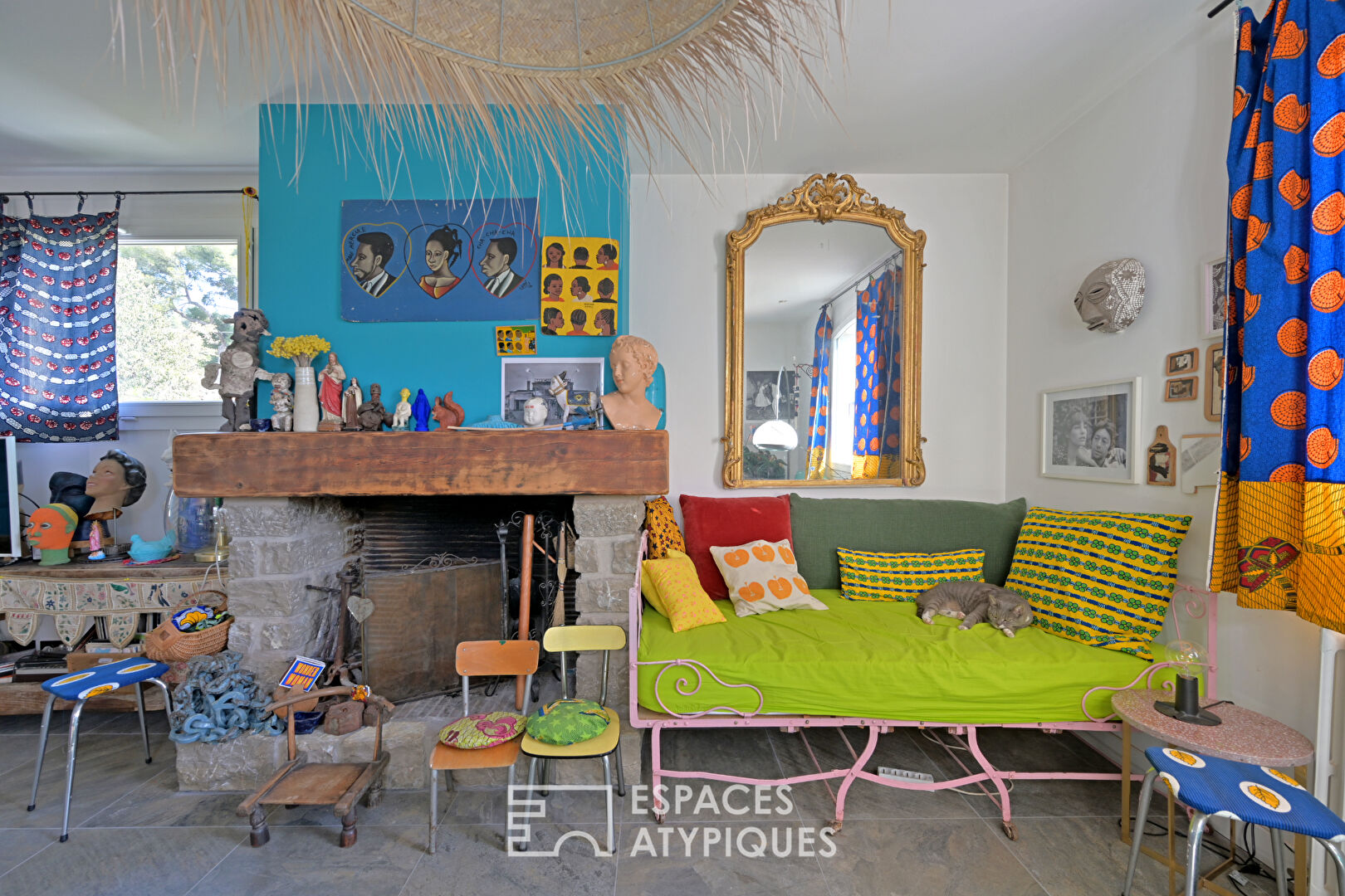 Maison singulière au bas du Mont Saint-Clair