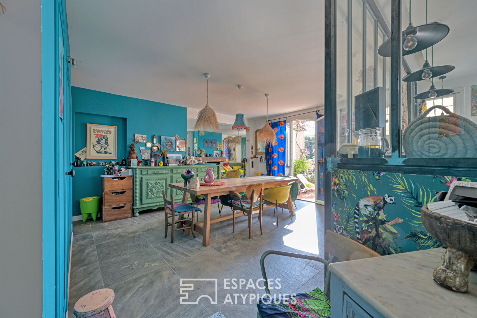 Maison singulière au bas du Mont Saint-Clair