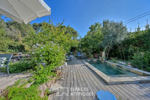 Maison singulière au bas du Mont Saint-Clair