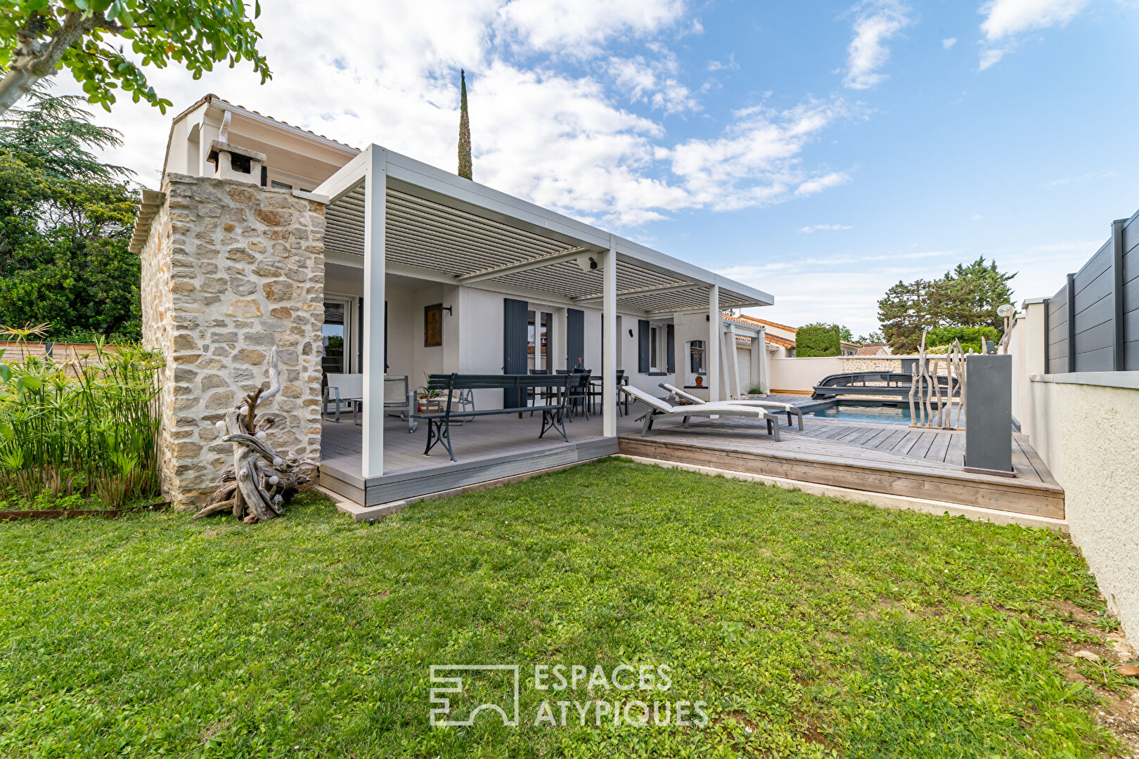 Superbe villa contemporaine avec piscine et jardin