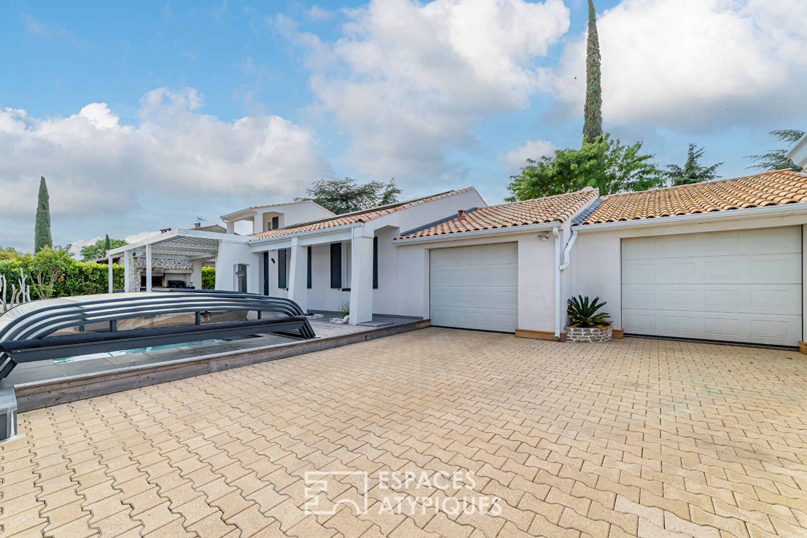 Superbe villa contemporaine avec piscine et jardin