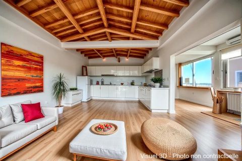 Raw space to be renovated in the heart of the city with views of the sea and the port