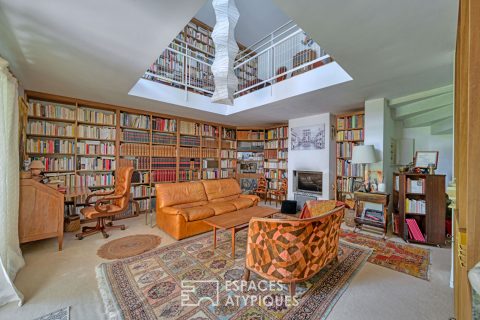 Architect-designed single-storey villa with swimming pool and privileged setting