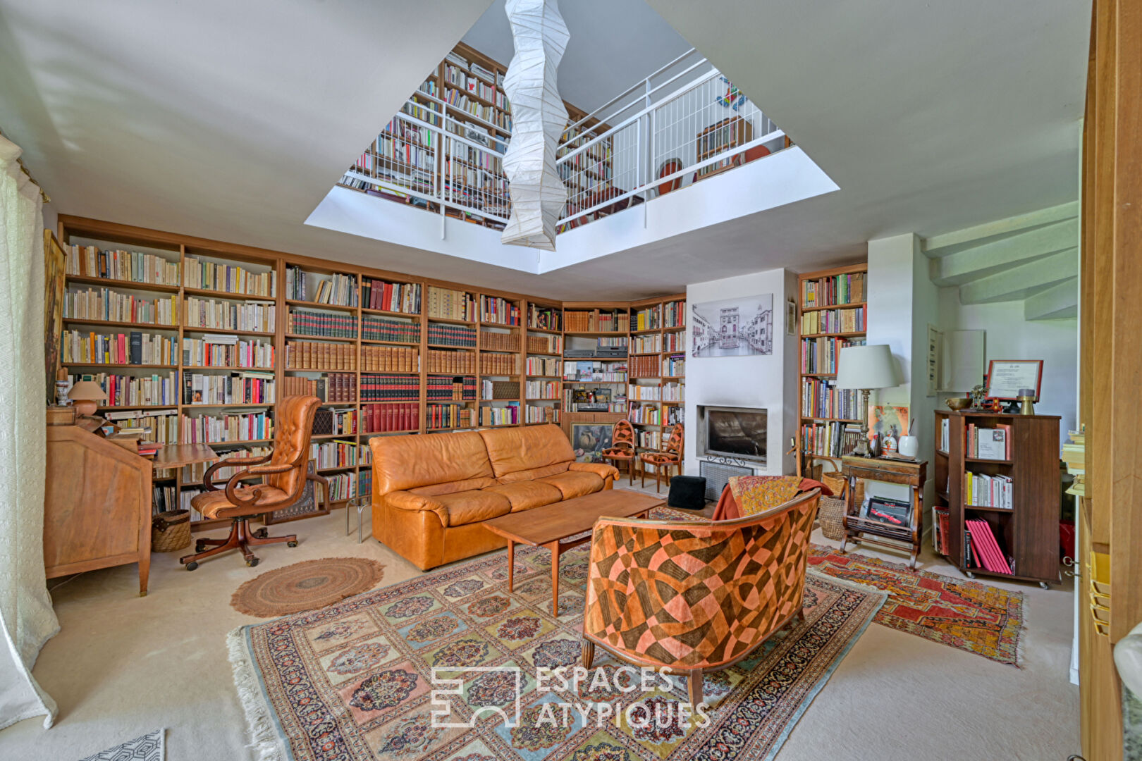 Architect-designed single-storey villa with swimming pool and privileged setting