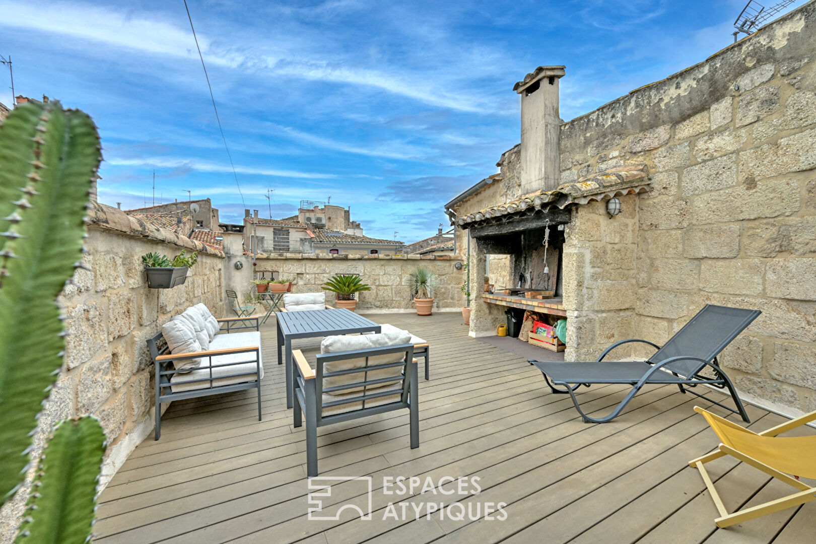 Murmures d&rsquo;Histoire et Évasion Contemporaine