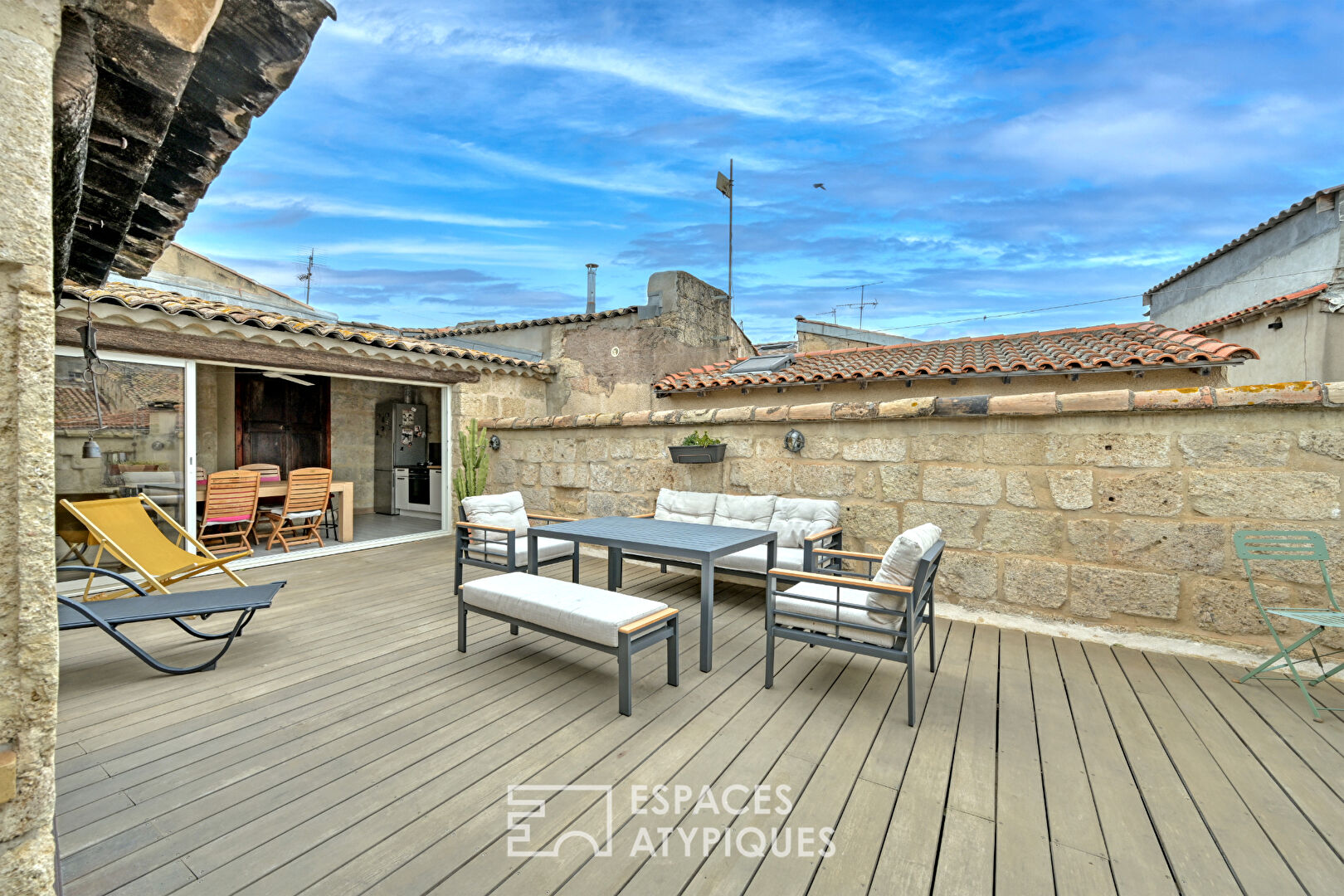 Murmures d&rsquo;Histoire et Évasion Contemporaine