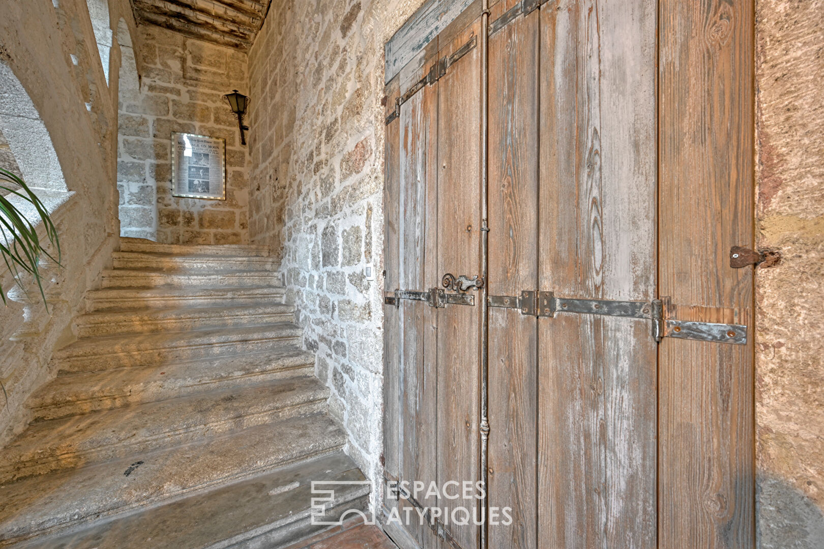 Murmures d&rsquo;Histoire et Évasion Contemporaine