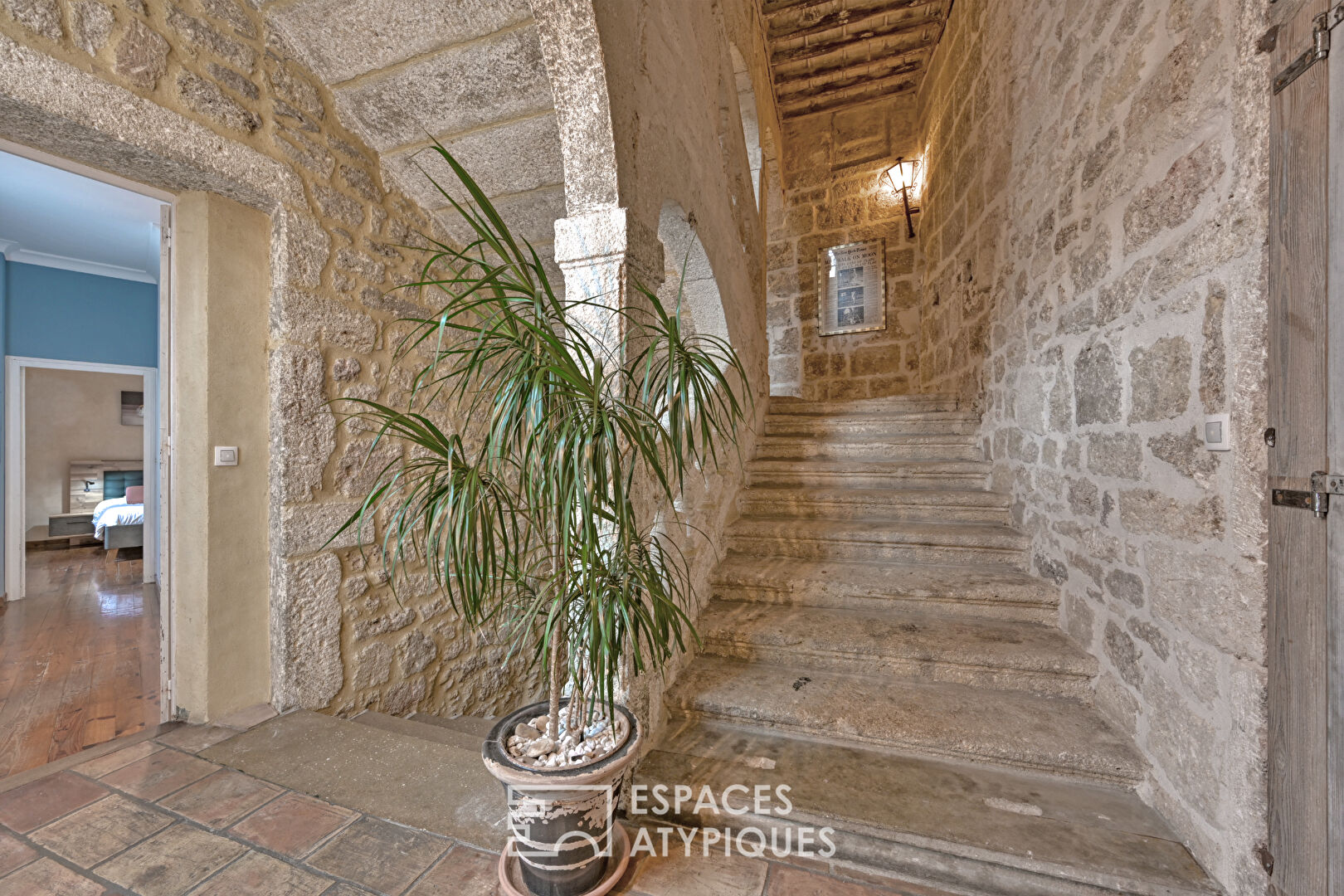 Murmures d&rsquo;Histoire et Évasion Contemporaine