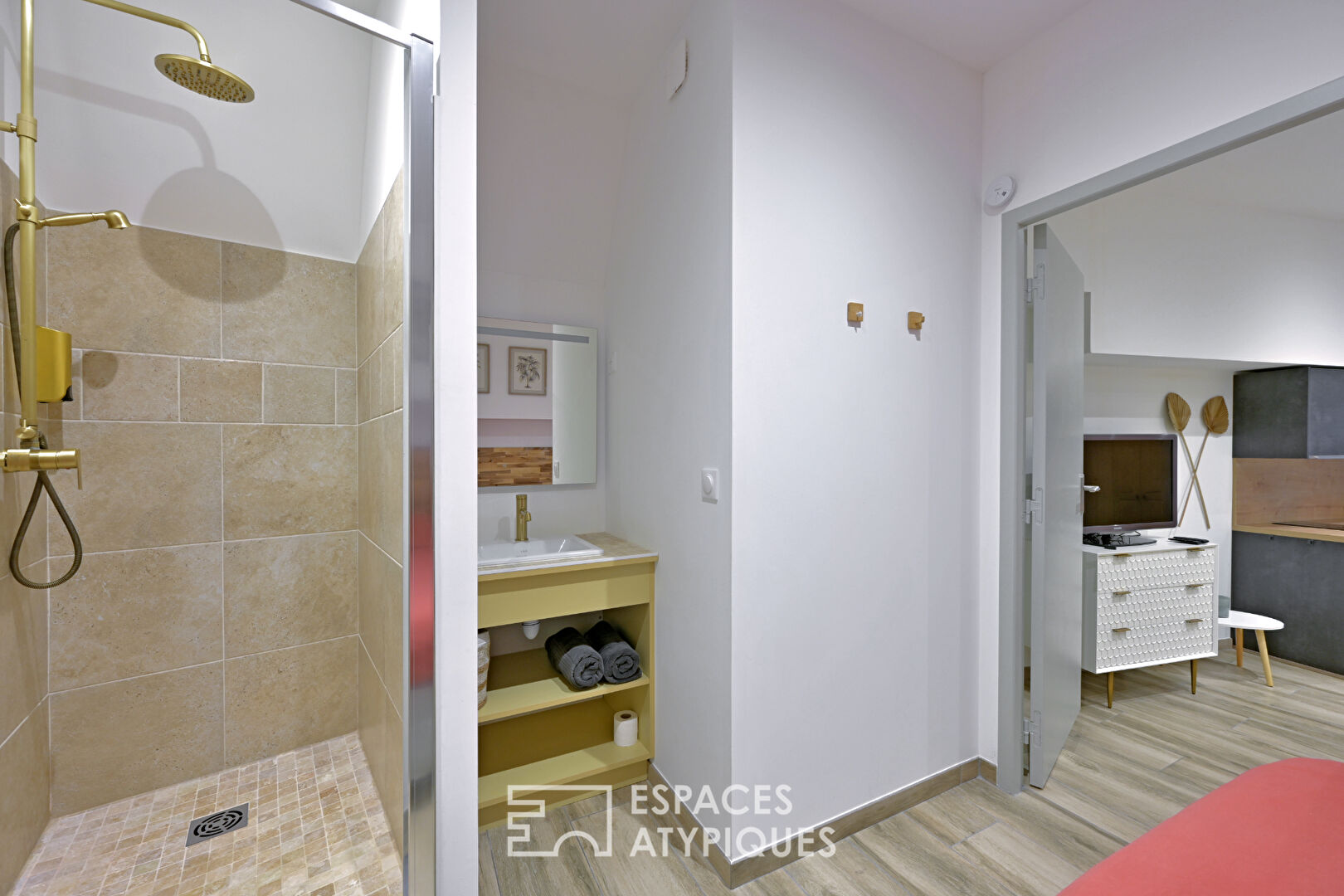 Murmures d’Histoire et Évasion Contemporaine