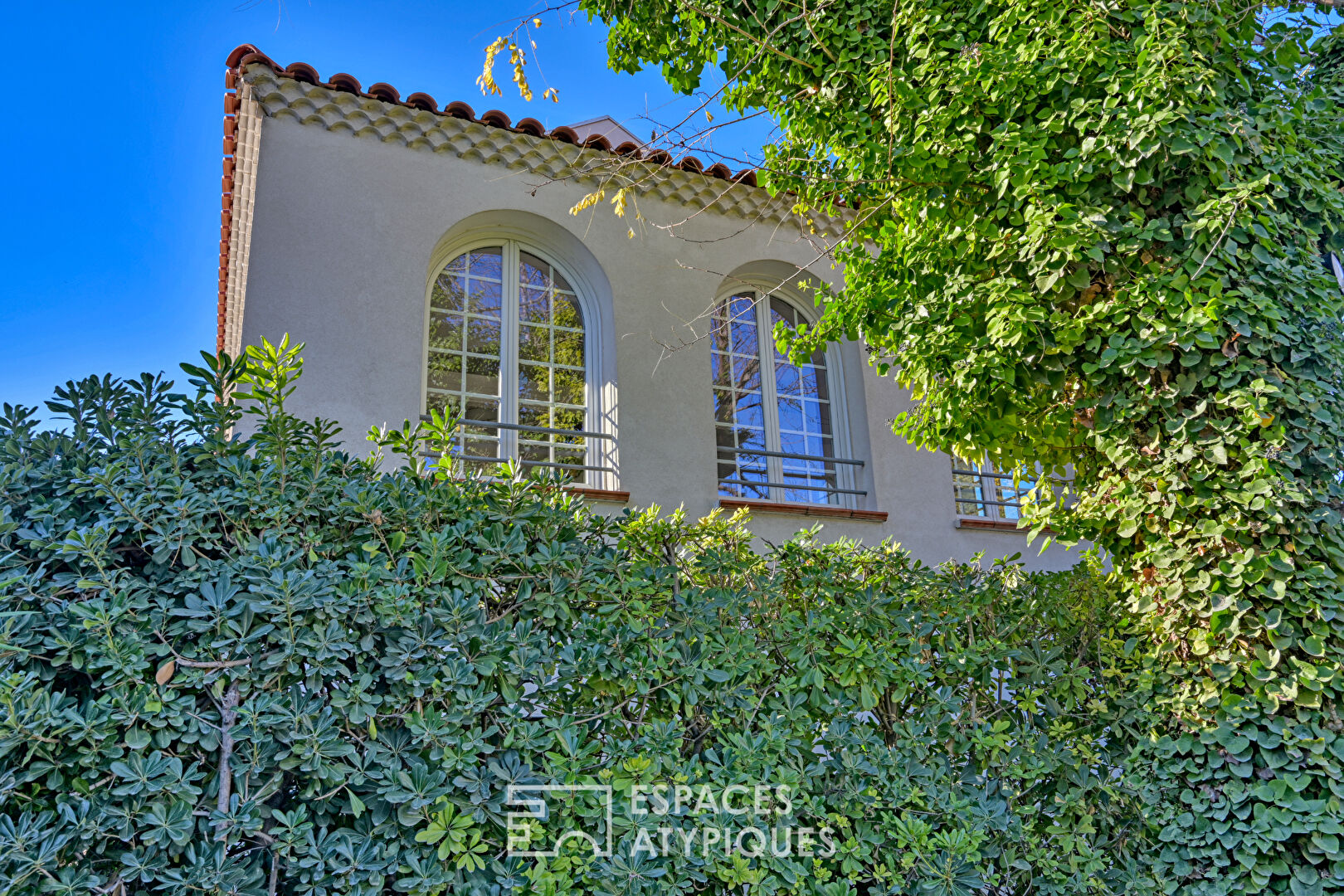 Charming house with its large landscaped garden