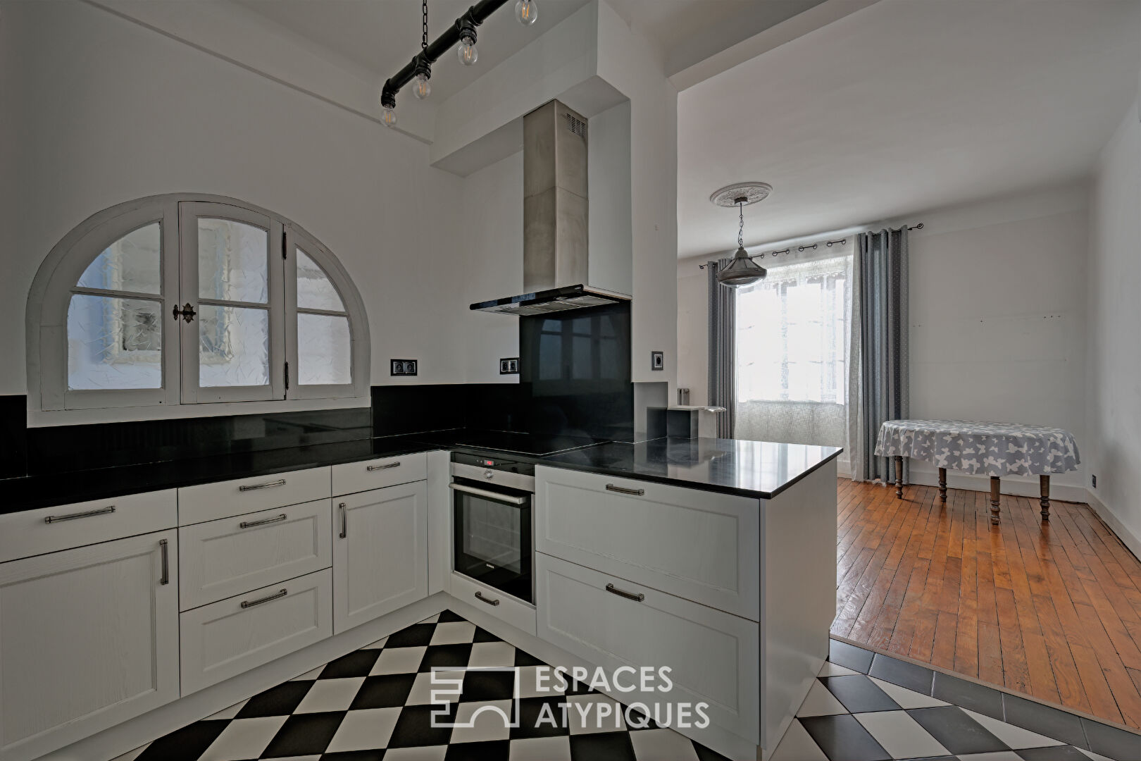 Charming house with its large landscaped garden