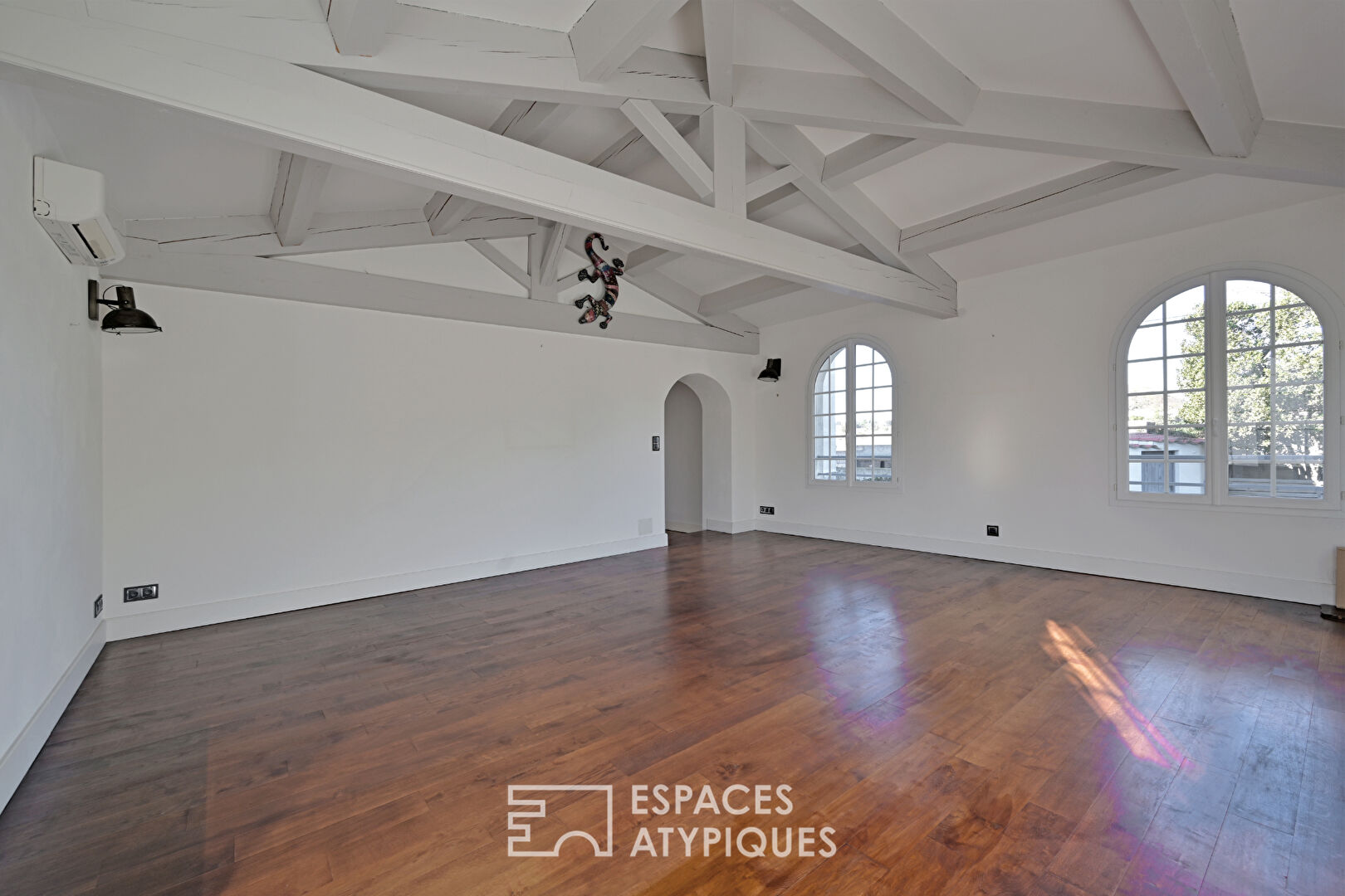 Charming house with its large landscaped garden