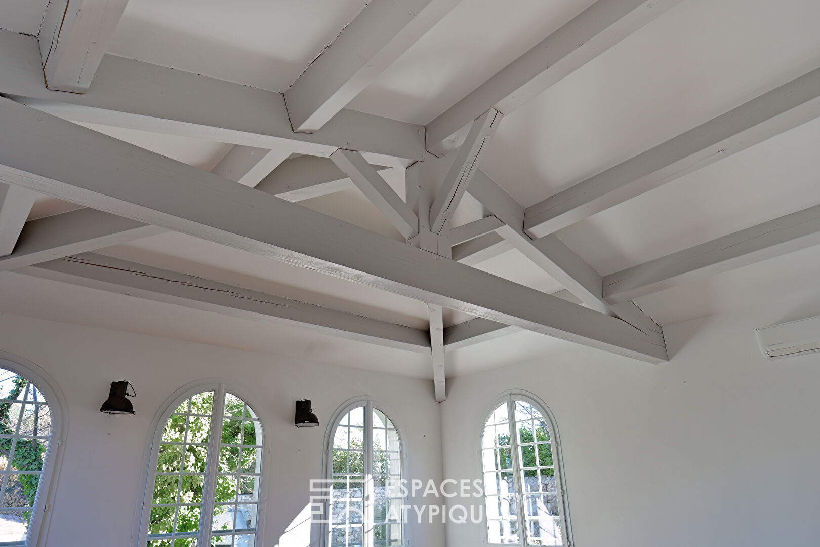 Charming house with its large landscaped garden