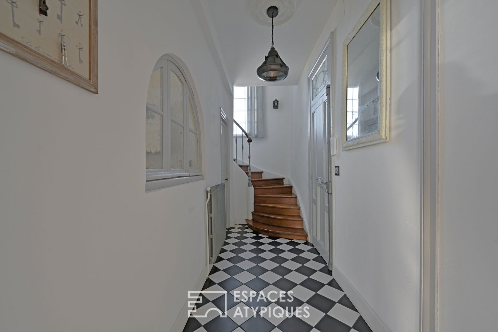 Charming house with its large landscaped garden