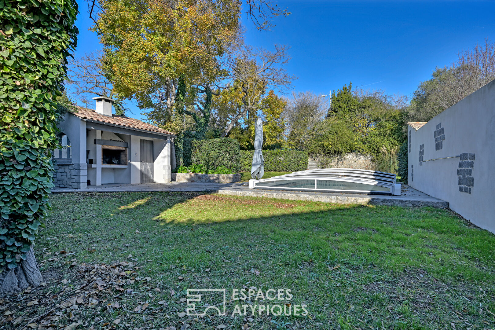 Charming house with its large landscaped garden