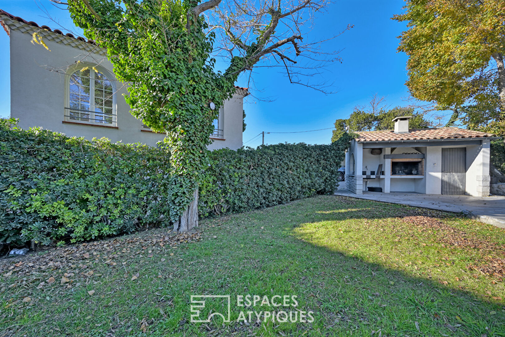 Charming house with its large landscaped garden