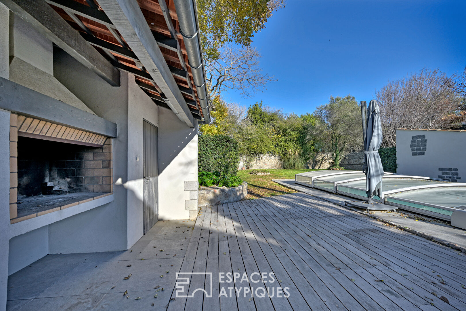 Charming house with its large landscaped garden