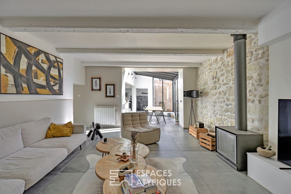 Maison pleine de charme avec extérieur intimiste et garage en coeur de village