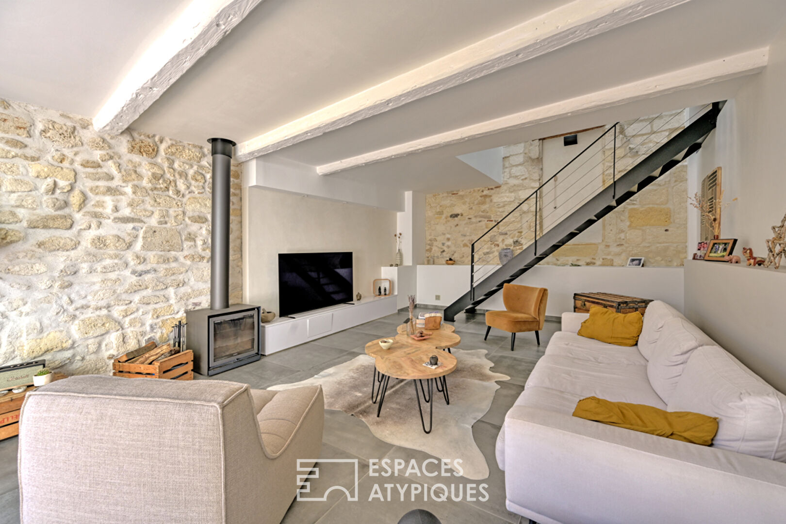 Maison pleine de charme avec extérieur intimiste et garage en coeur de village