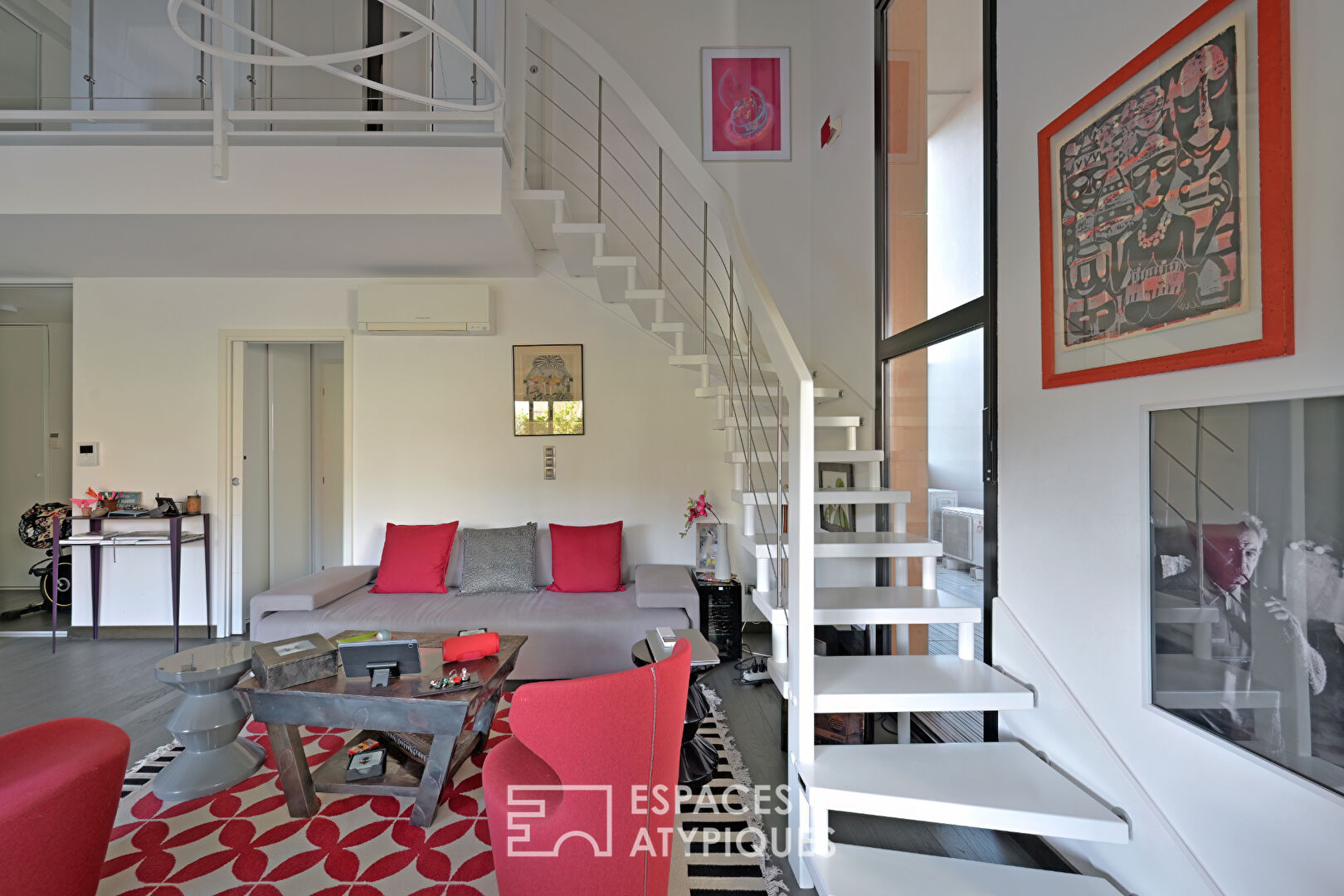 Architect-designed loft-duplex with green terrace