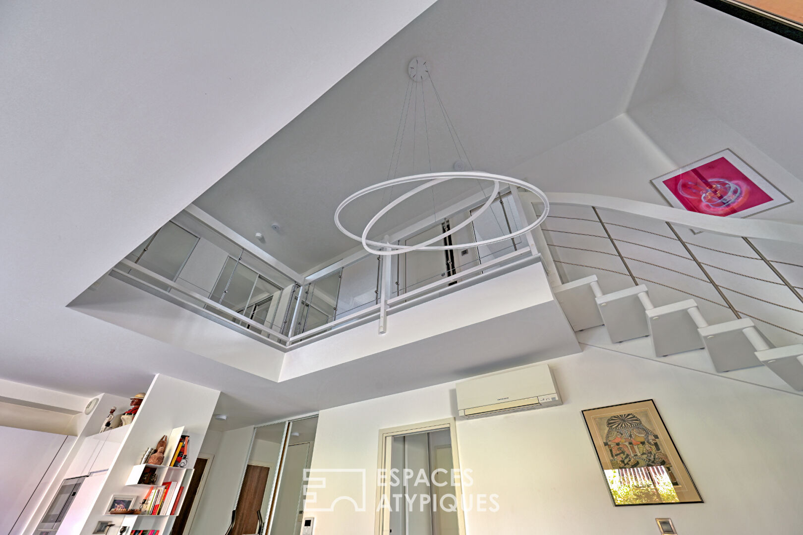 Architect-designed loft-duplex with green terrace