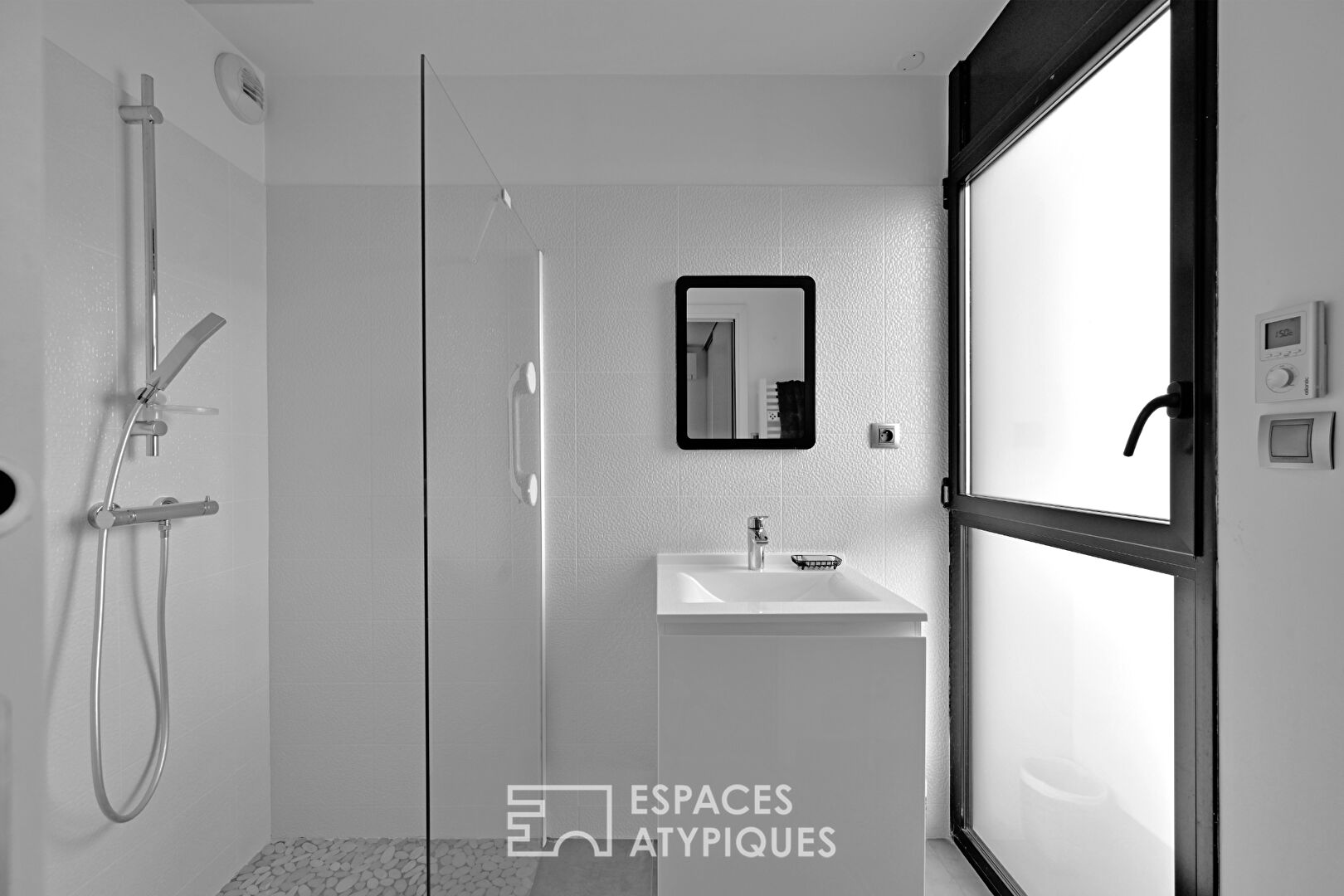 Architect-designed loft-duplex with green terrace