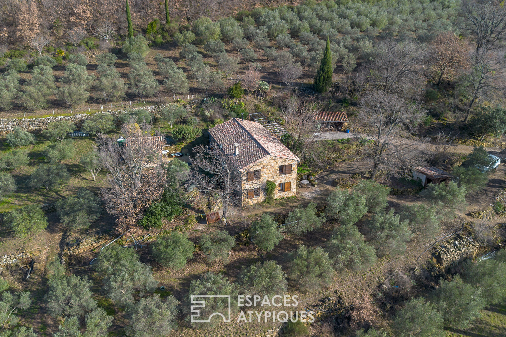 Domaine privé en pierre