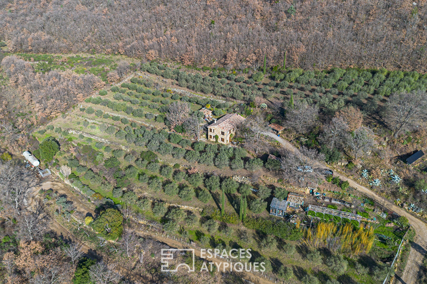 Domaine privé en pierre