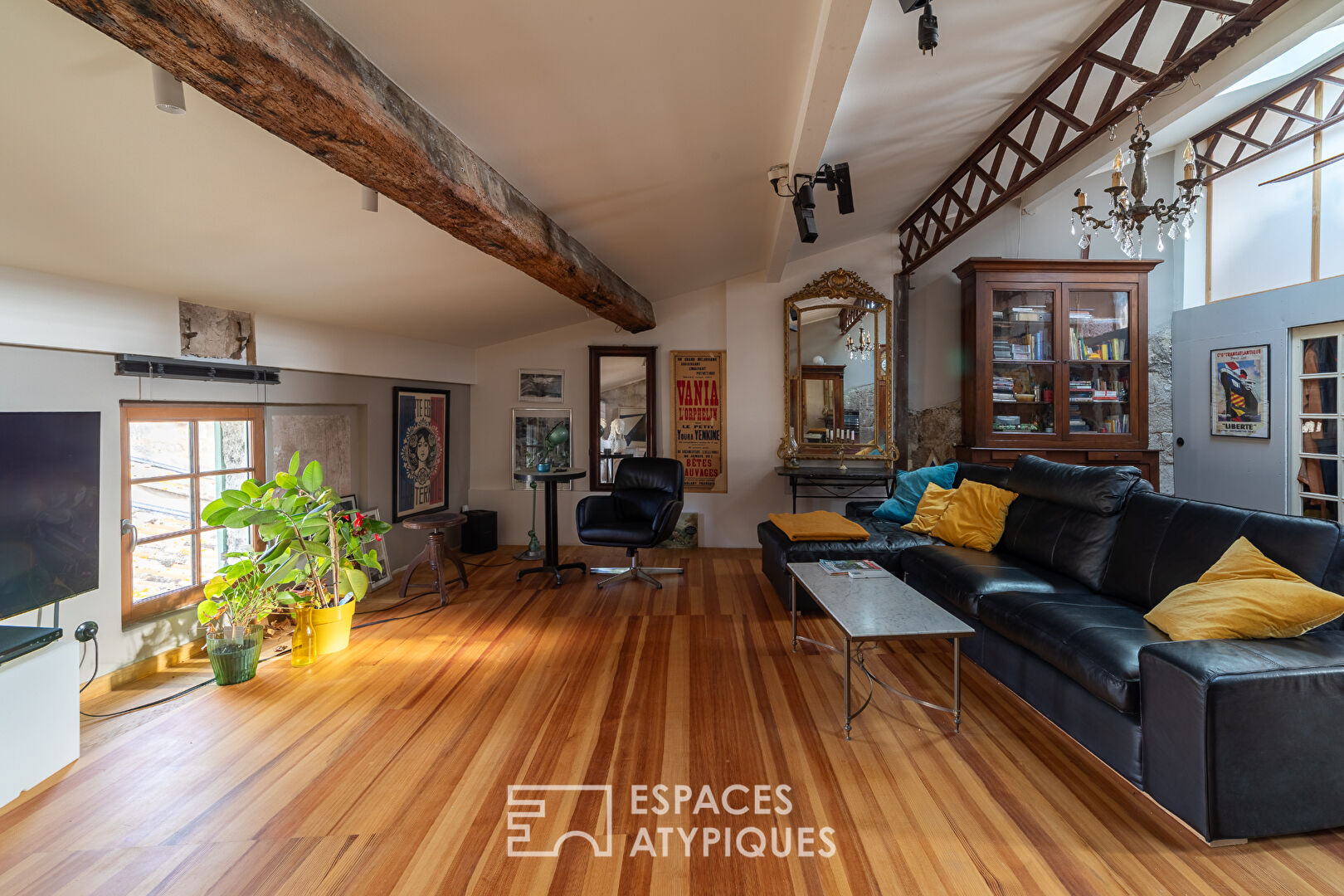 Duplex de caractère au cœur historique de Pézenas – Vues Imprenables !