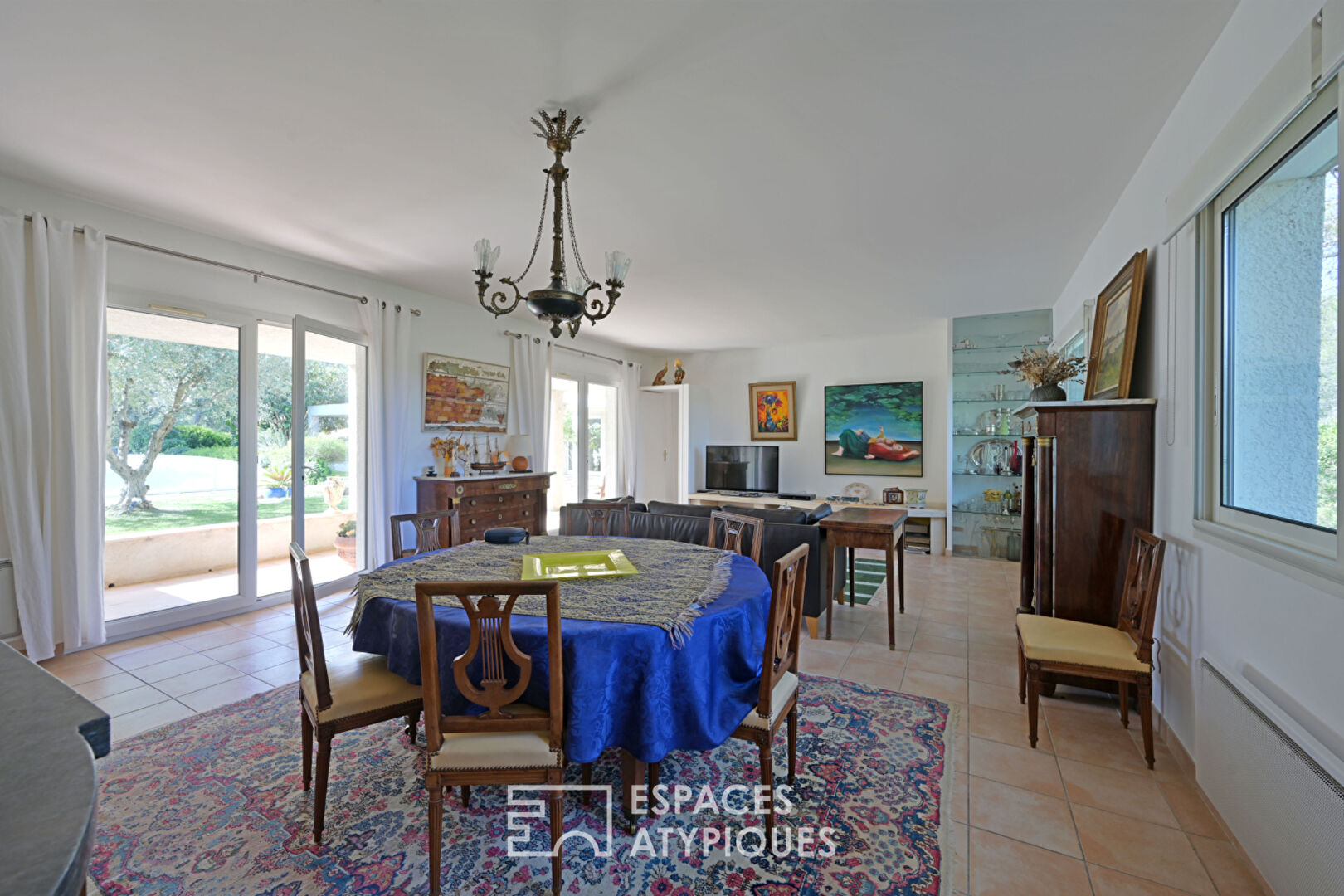 Maison d&rsquo;architecte confidentielle avec piscine, vue Pic Saint-Loup et potentiel multiple