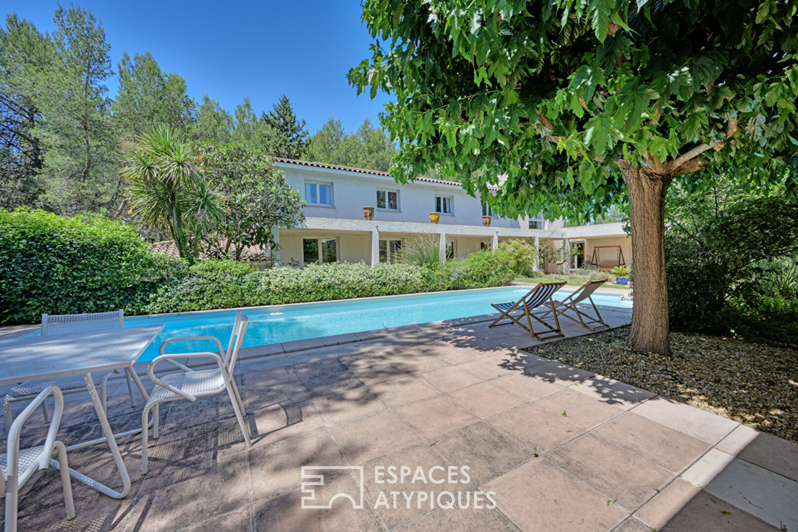 Maison d&rsquo;architecte confidentielle avec piscine, vue Pic Saint-Loup et potentiel multiple