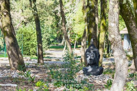 Maison bois avec jardin et étang
