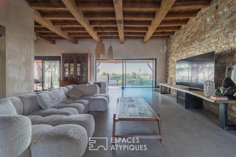 Propriété d&rsquo;exception: villa contemporaine, les pieds dans l&rsquo;eau