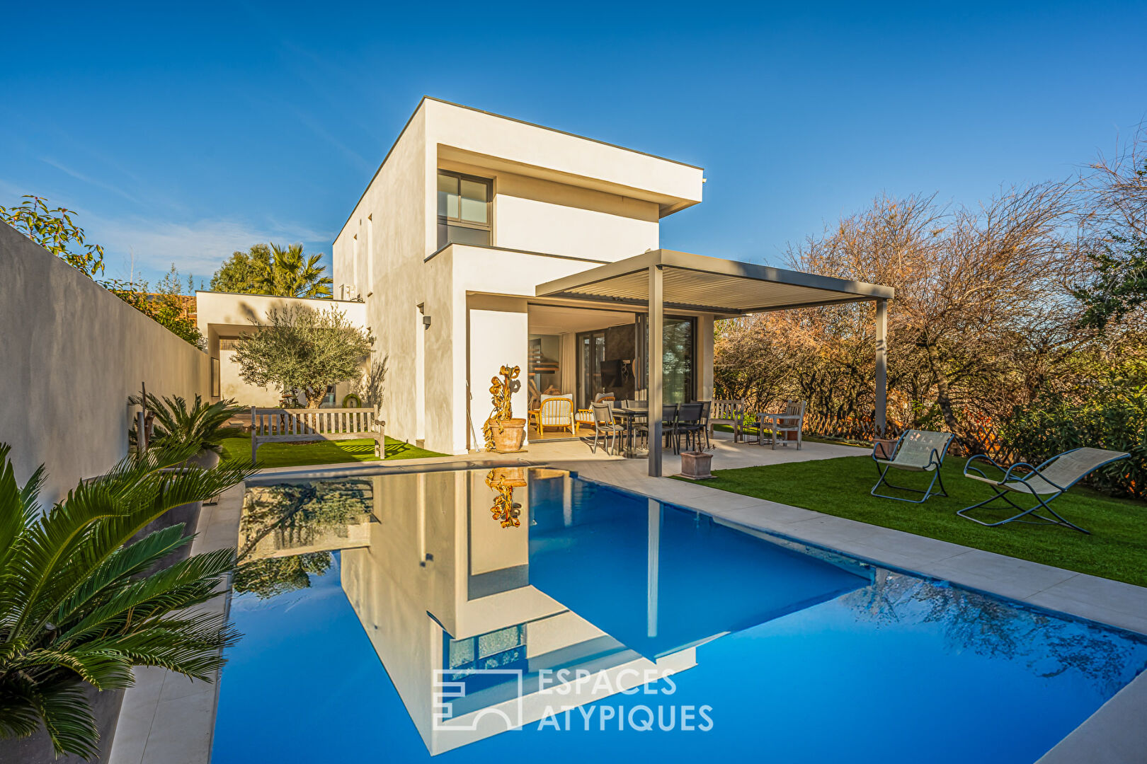Superb contemporary with swimming pool