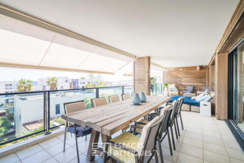 Appartement d&rsquo;exception en résidence de standing avec double garage et vue mer