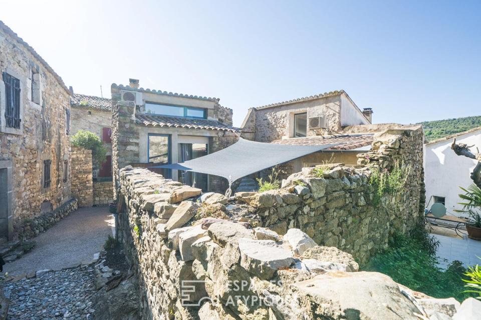 La maison qui habite le rocher