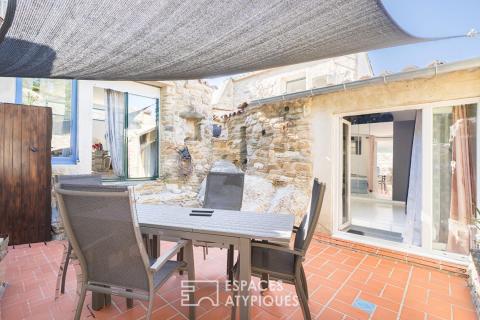 La maison qui habite le rocher