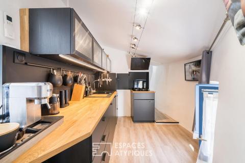 La maison qui habite le rocher