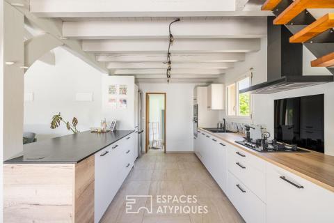 Villa with generous volumes and exceptional light