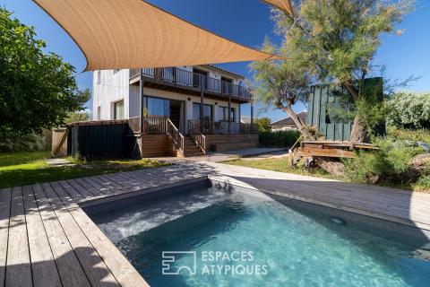 Esprit beach house et ossature bois pour un été qui ne finit jamais