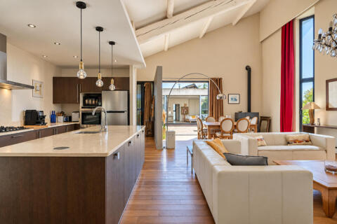 Domaine confidentiel : loft d&rsquo;architecte, maison bourgeoise, piscine et jardin secret
