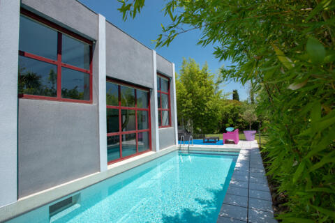 A unique architect-designed house in Aiguelongue