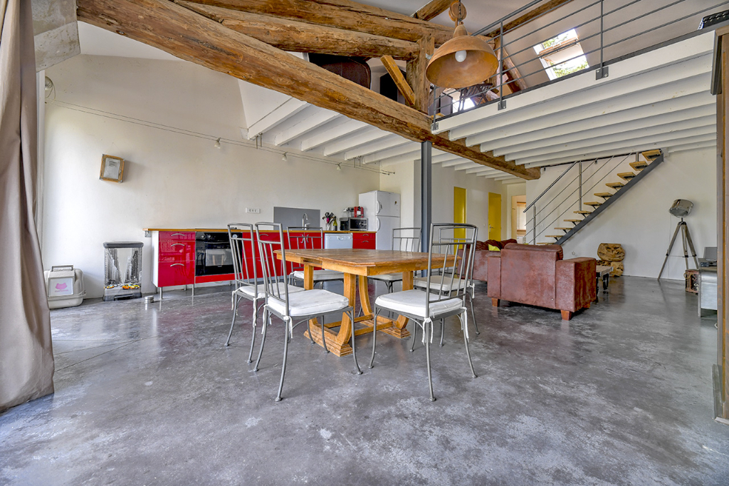 Ancien chai transformé en appartement-loft