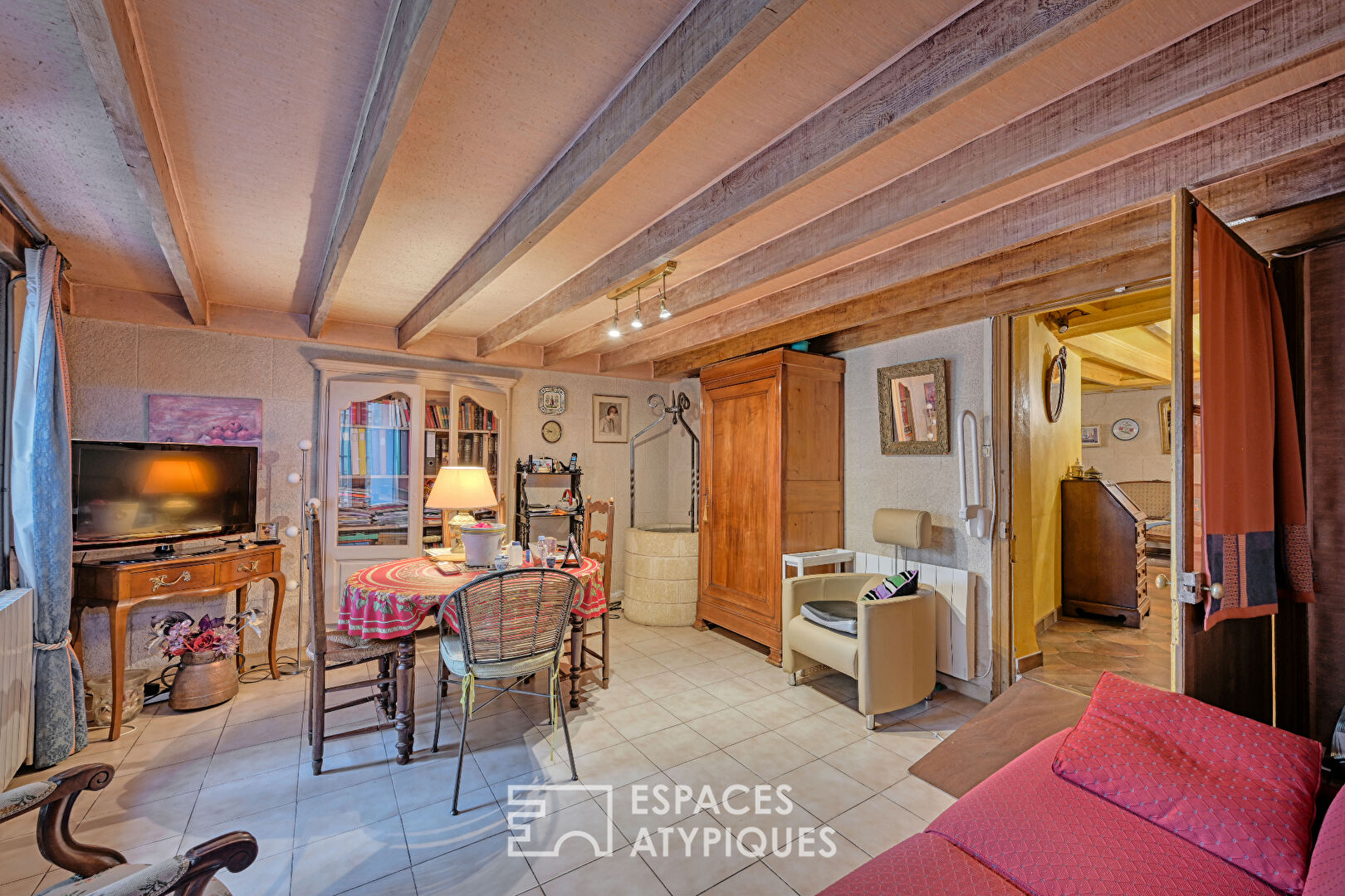 Duplex apartment full of history in the heart of Montpellier