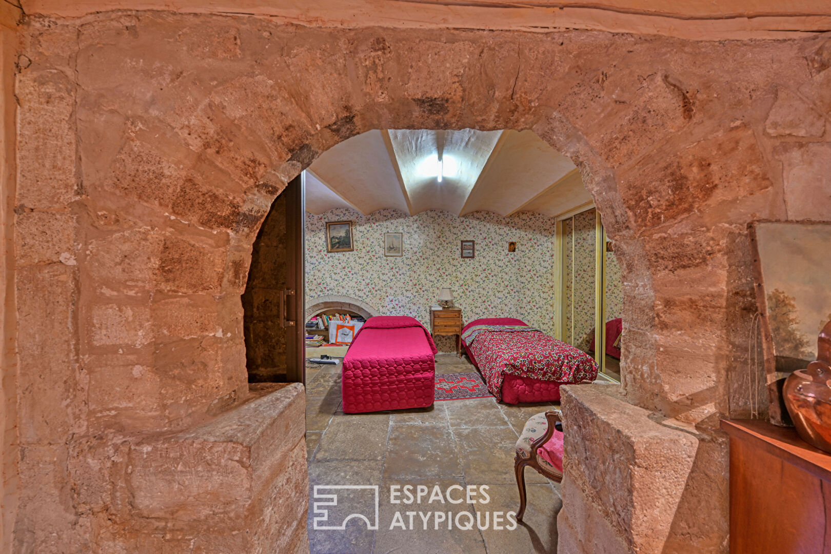 Duplex apartment full of history in the heart of Montpellier